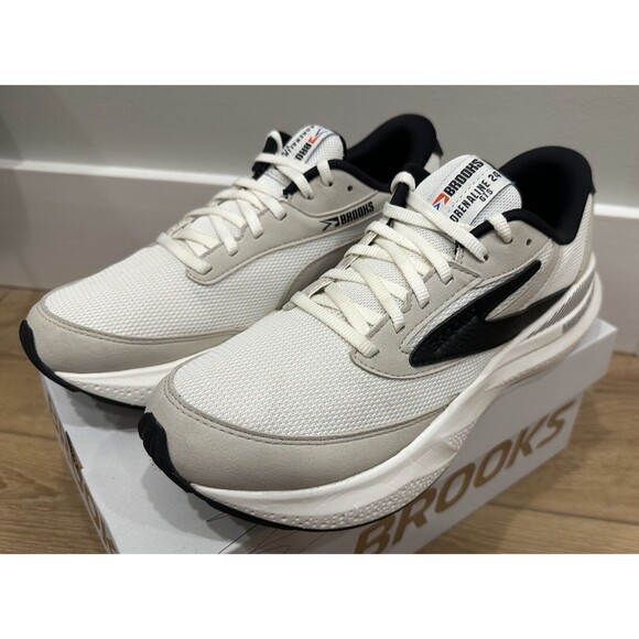 Women’s Brooks Adrenaline GTS 24 Running Shoes Coconut/Silver/Black 10.5 EUC! - Picture 3 of 13